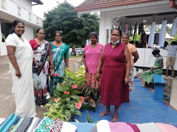 A "Rural Fair" to uplift rural entrepreneurs at Diyagama Salavanodyanarama Temple (2022-12-24)